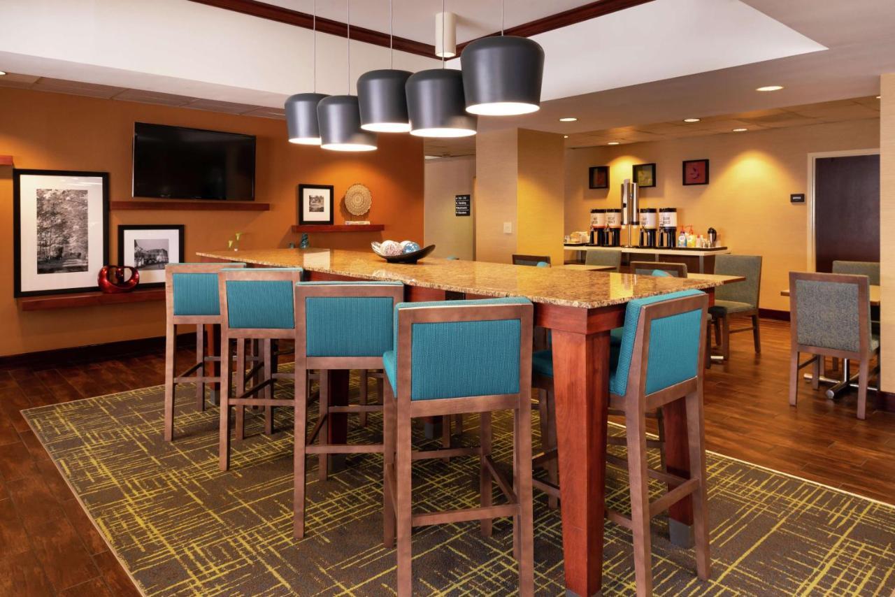 Hampton Inn Greensboro Airport Dış mekan fotoğraf