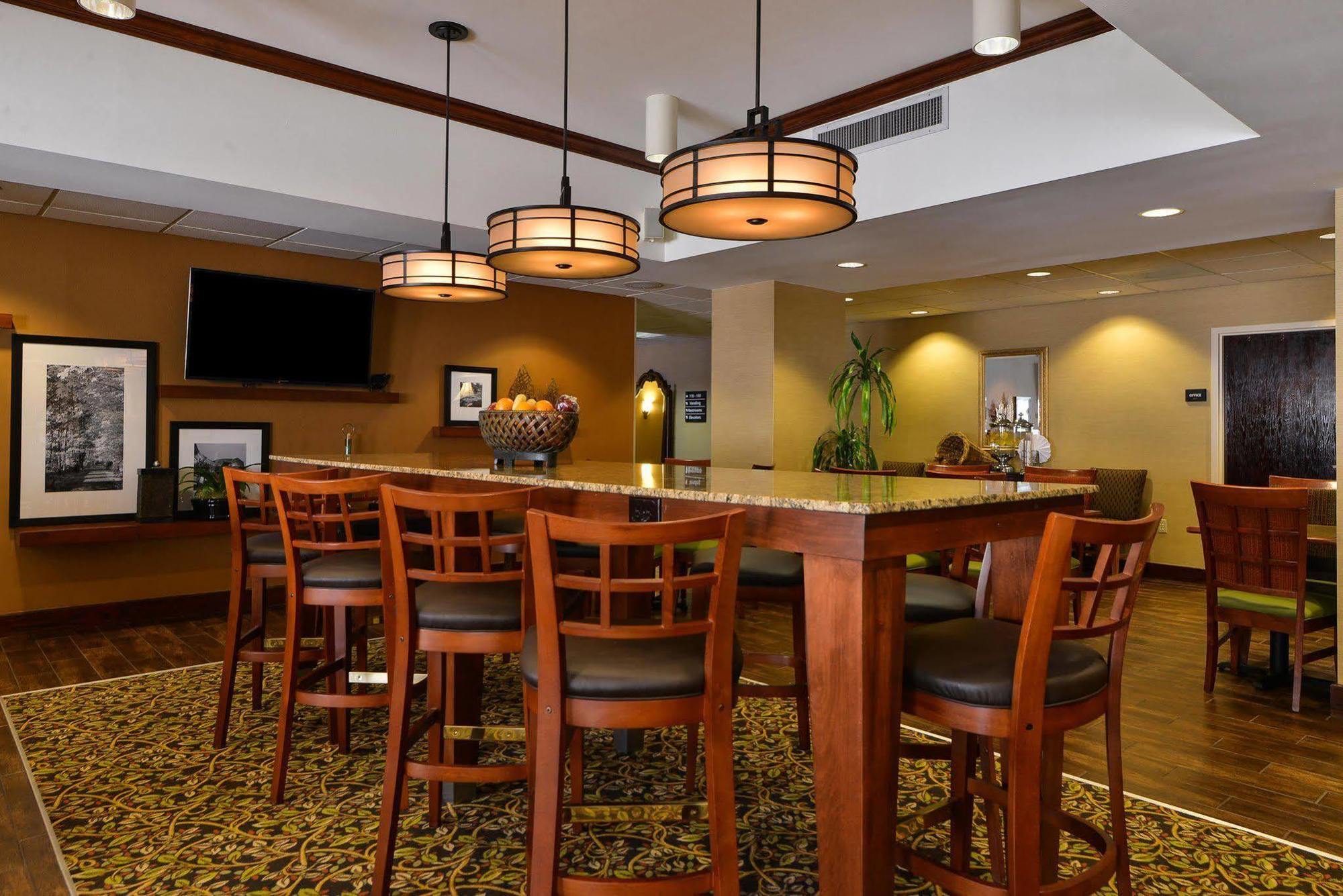 Hampton Inn Greensboro Airport Dış mekan fotoğraf